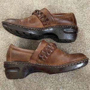 Women’s BOC brown clogs, size 9.5